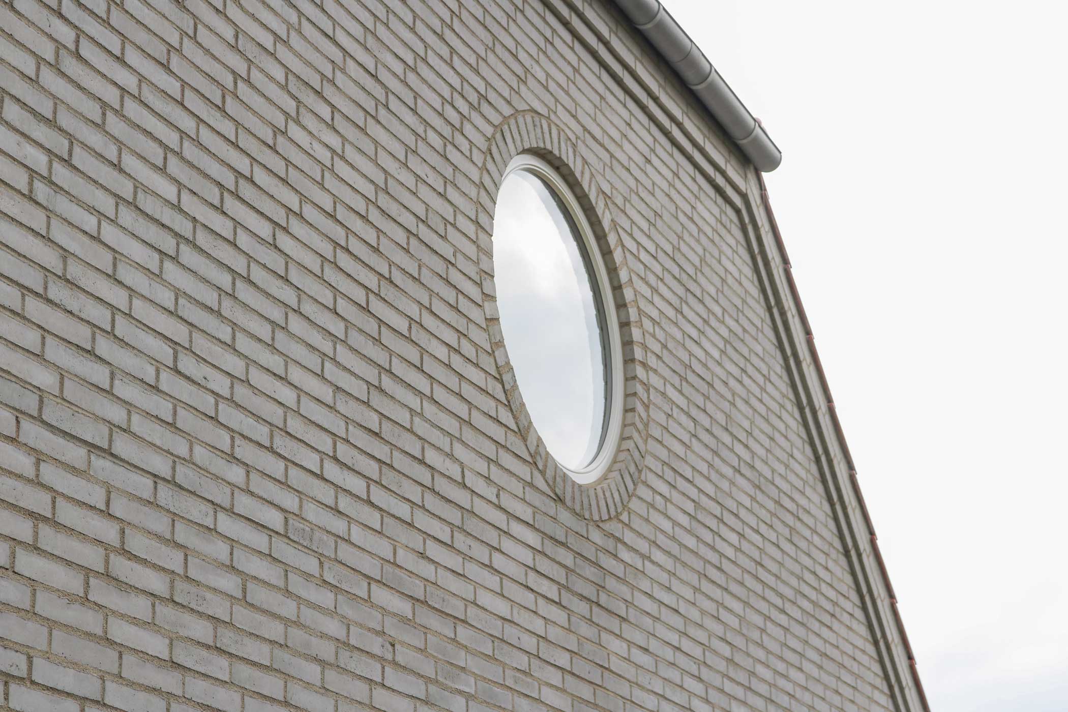 Fixed Round Window